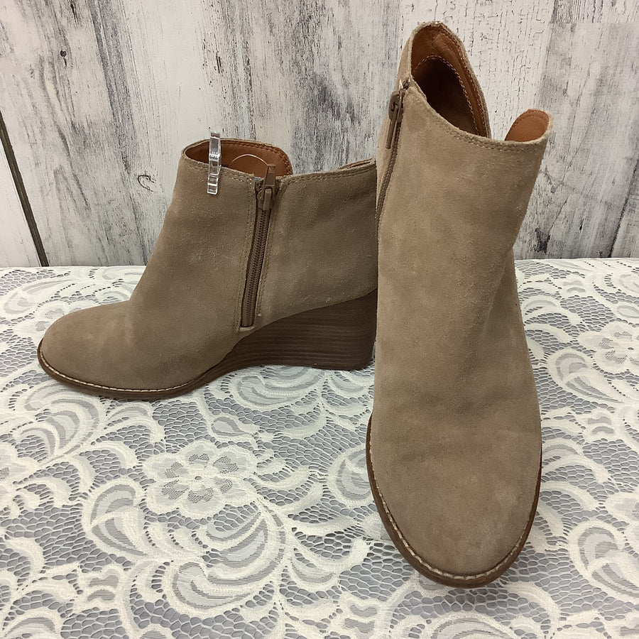 Lucky Brand Size 8 Boots