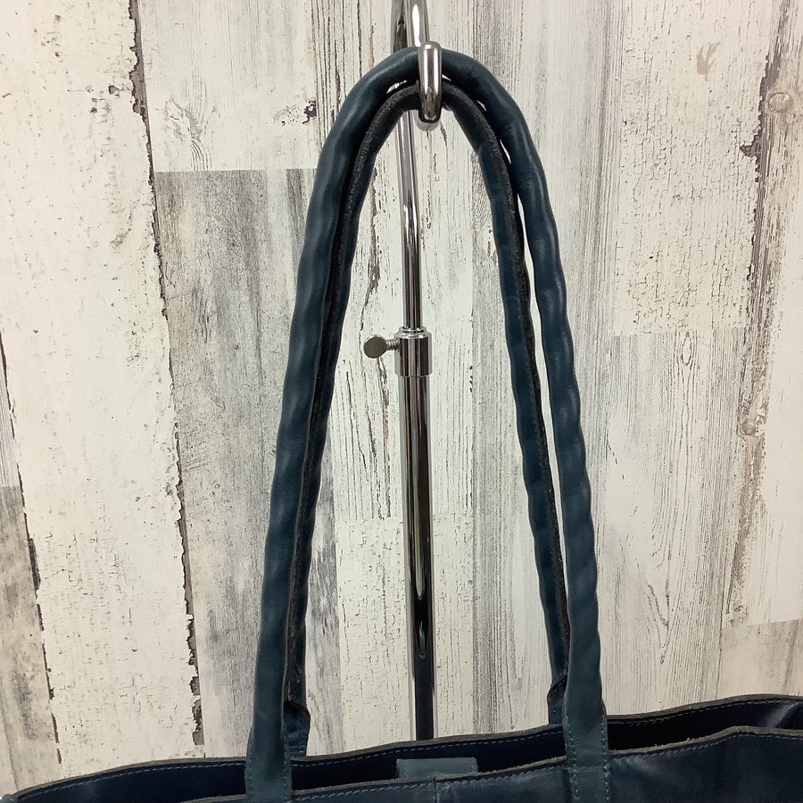 Patricia Nash Size Large Shoulder Bags