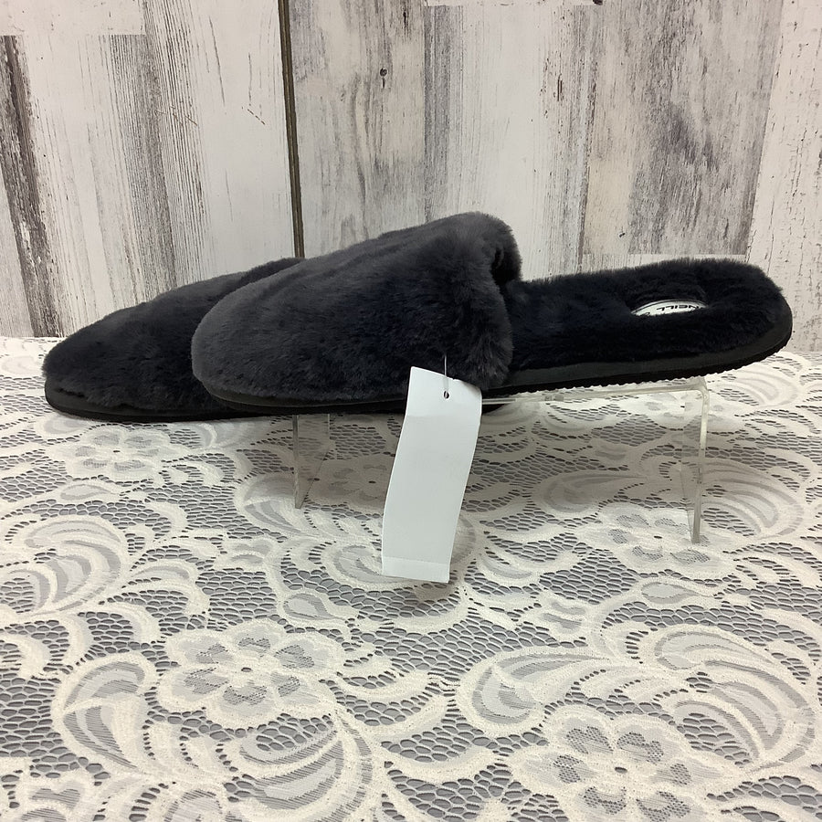 O'NEILL Size 9-10 Slippers