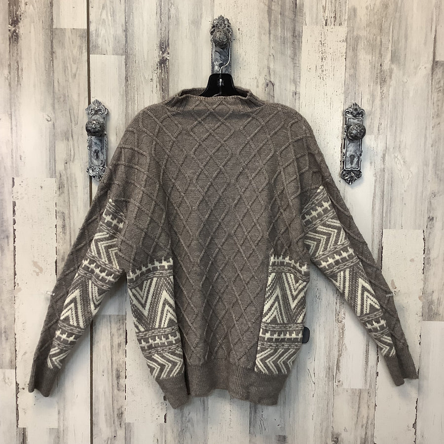 Main Strip Size Large Pullover