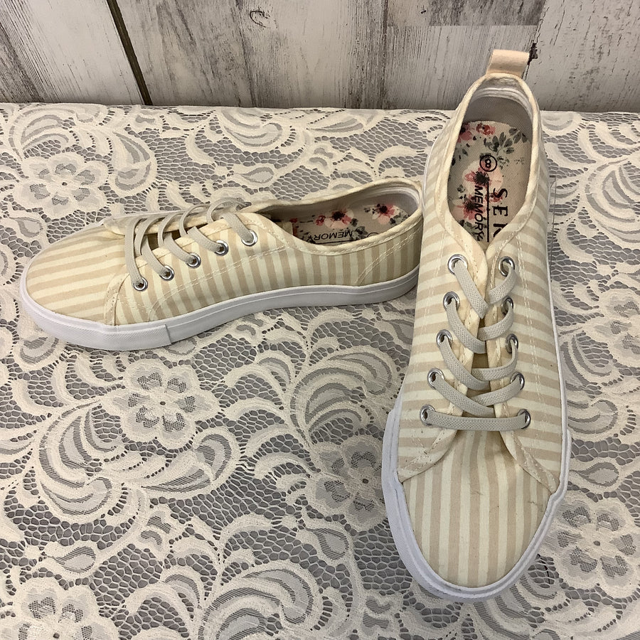 Serra Size 8 Sneakers