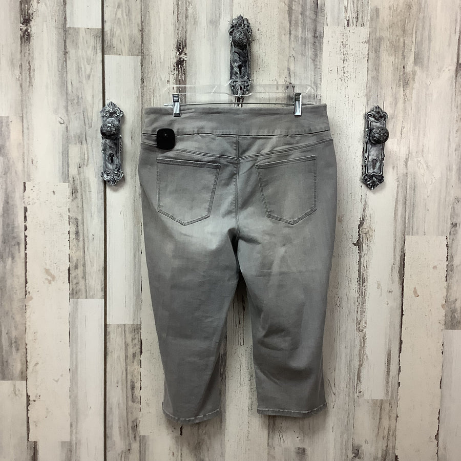 CHICO'S Size 8 Capris