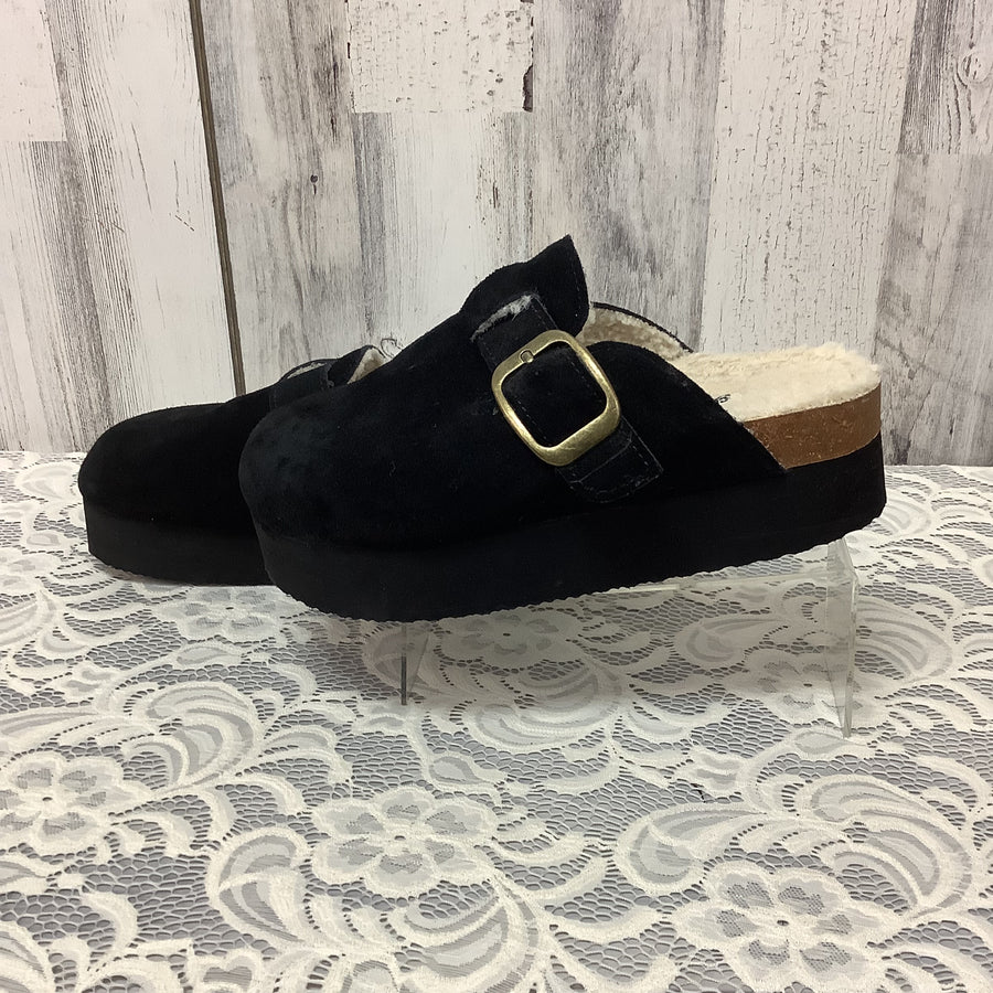 Cushionaire Size 8.5 Platform Clogs