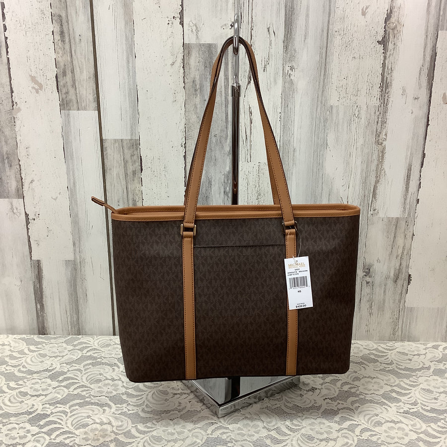 Michael Kors Size Large Shoulder Bags