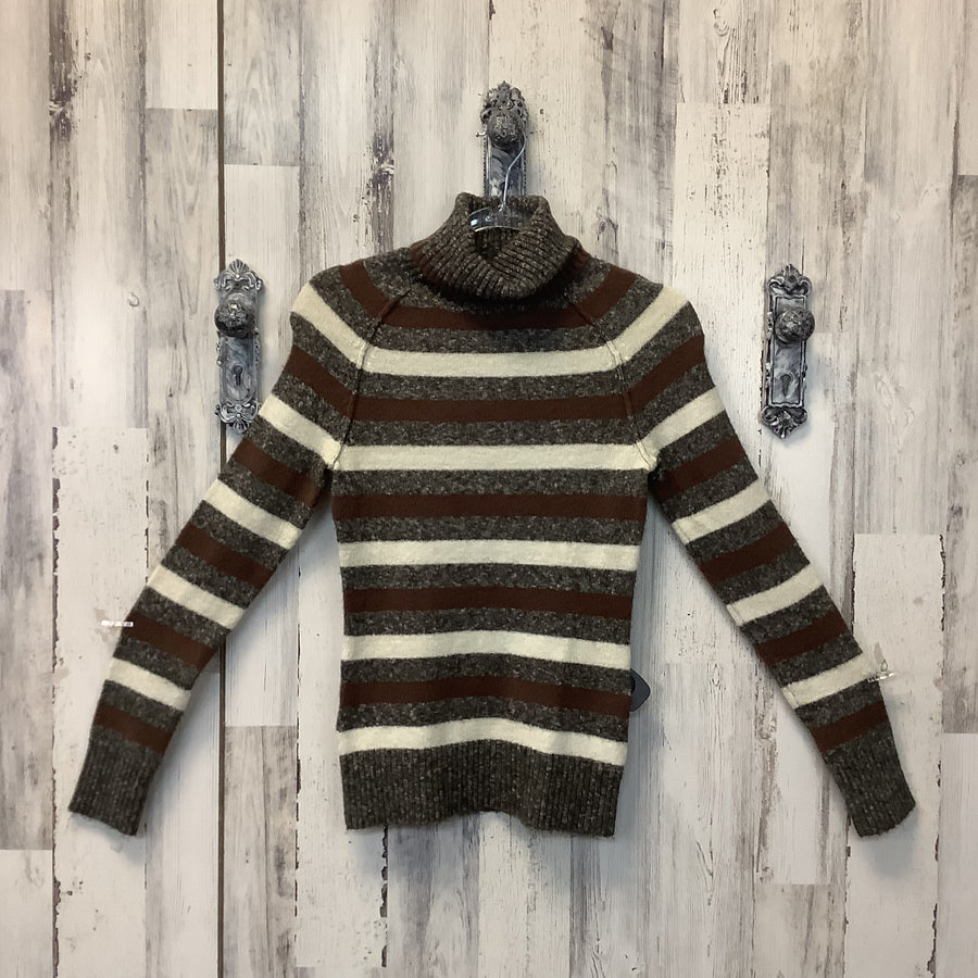 Arizona Size Med Junior Pullovers