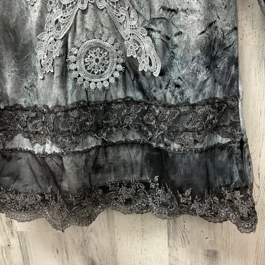 Passion Concept Size Large Lacy Velour Boho Blouse
