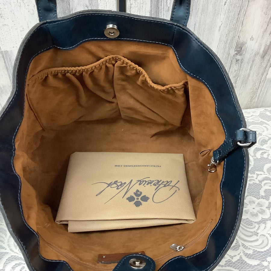 Patricia Nash Size Large Shoulder Bags
