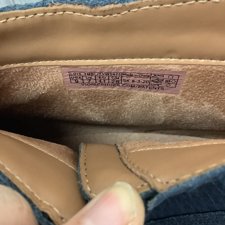 vionic Size 9 Boots