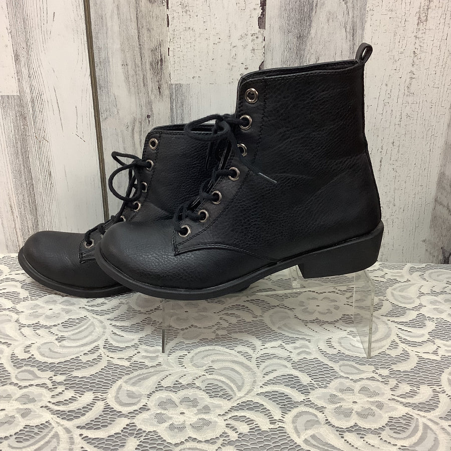 CL Launday Size 8 Boots