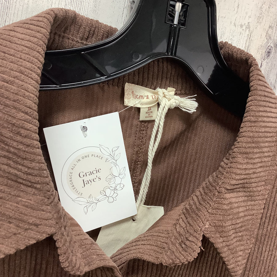 Hem & Thread Size Med Shirts & Blouses