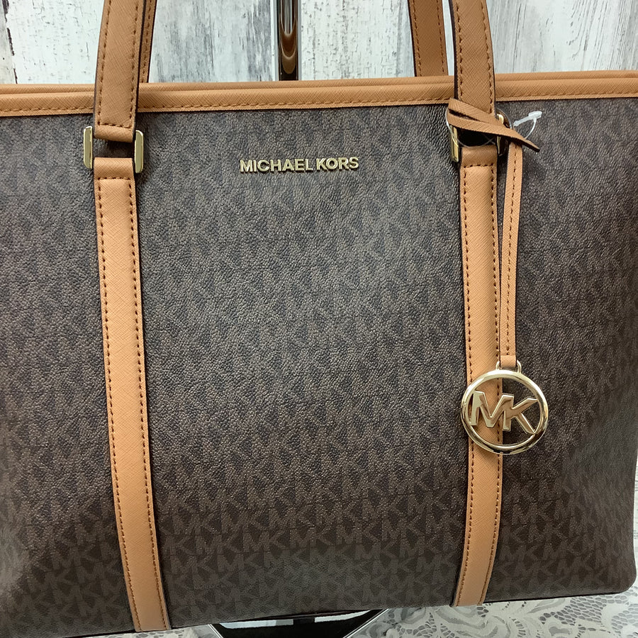 Michael Kors Size Large Shoulder Bags