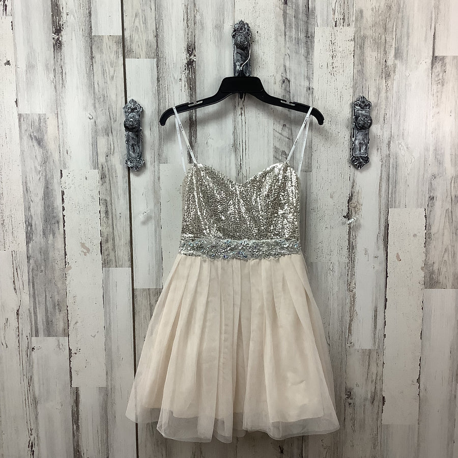 B. Darlin Size Large Junior Formal Dress