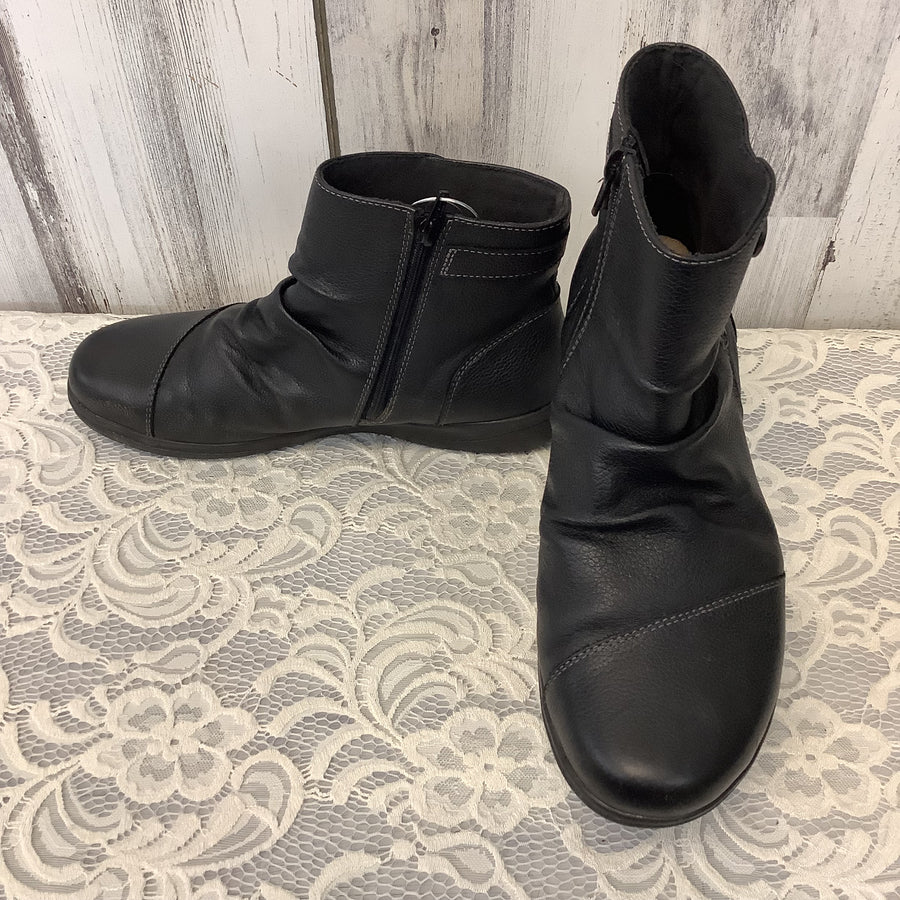 Clarks Size 9.5 Boots