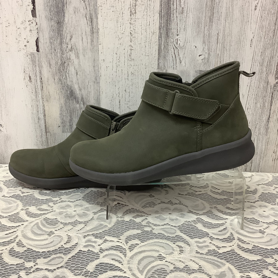 Clarks Size 7 M Boots