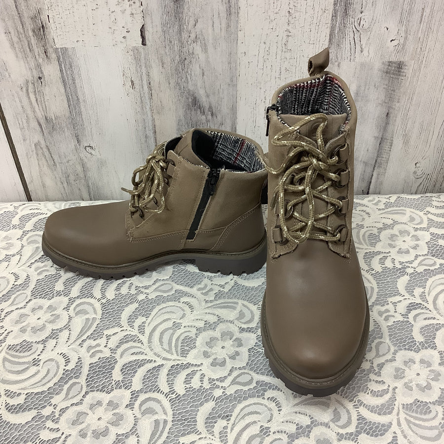 Kamik Size 7.5 Boots