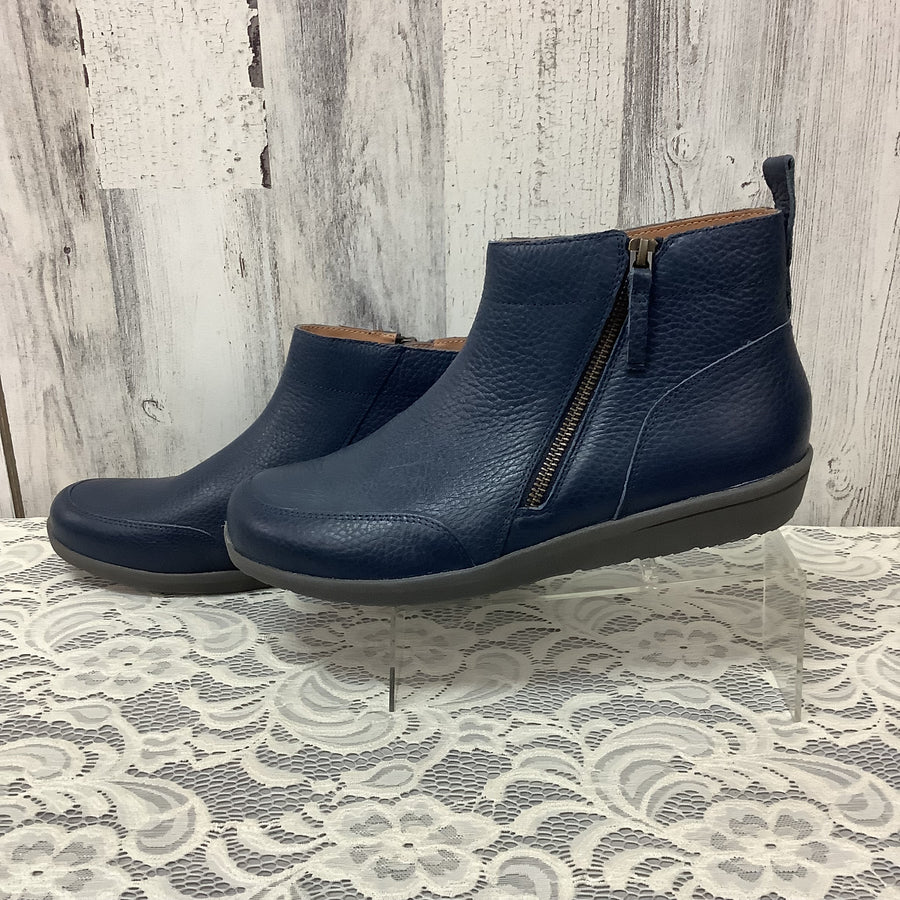 vionic Size 9 Boots