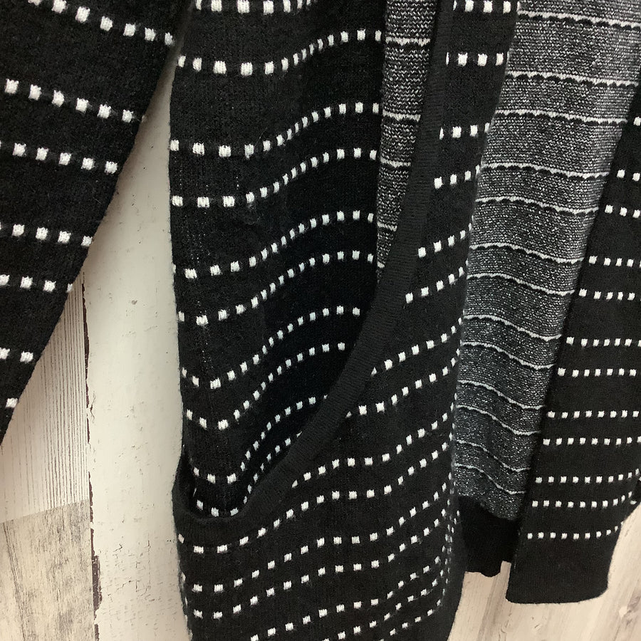 chloe & jasmine Size Small Shrugs & Shawls