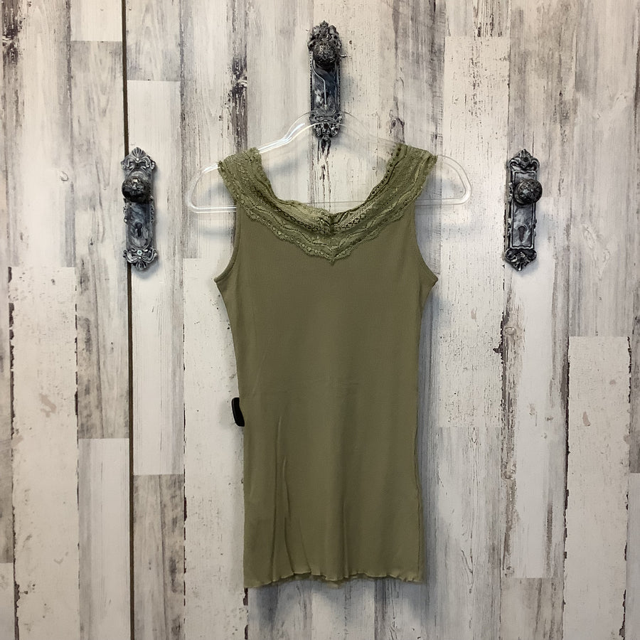 easel Size Small Tanks & Camis