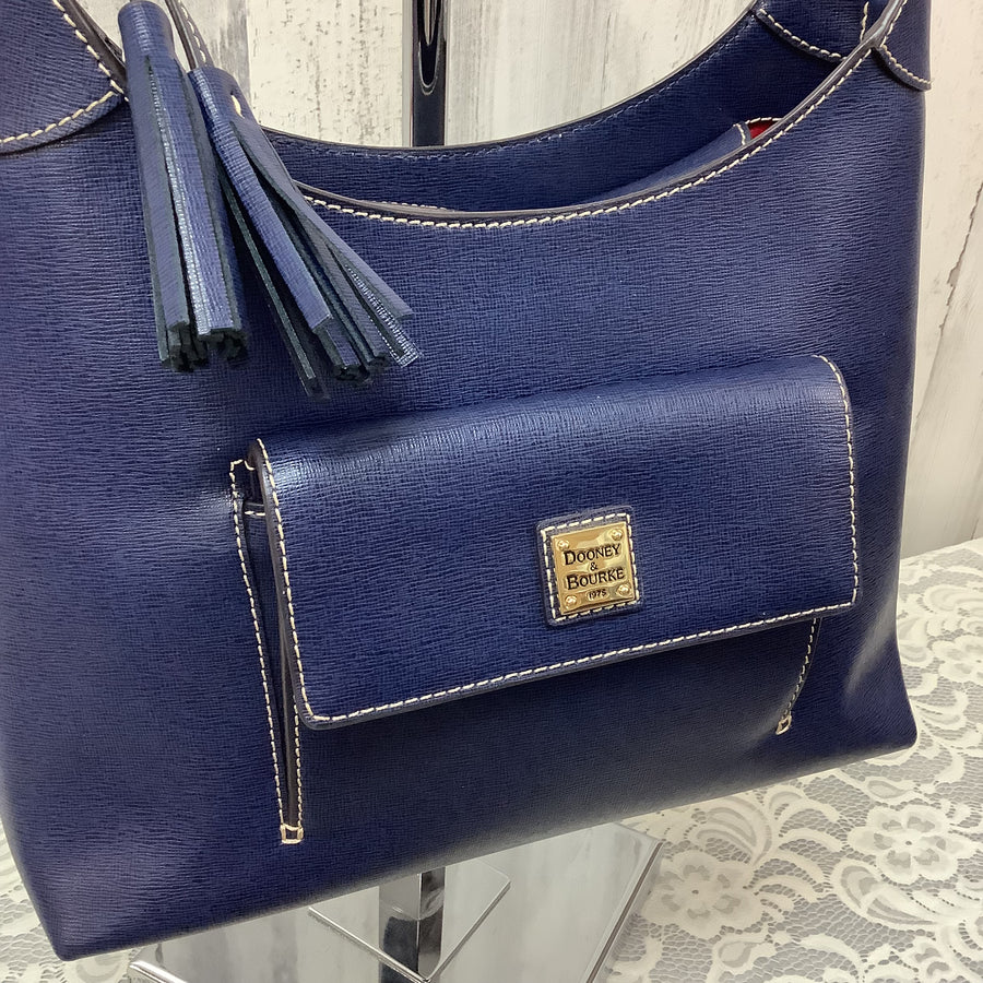 Dooney & Bourke Size Large Handbags