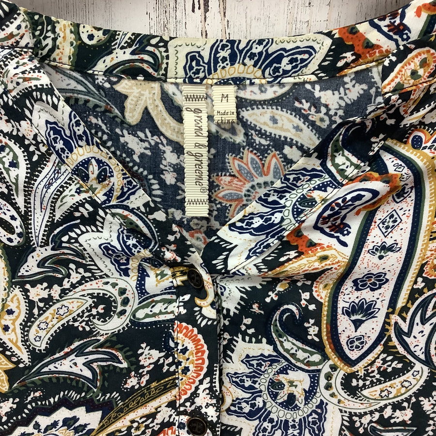 grand and green Size Med Shirts & Blouses
