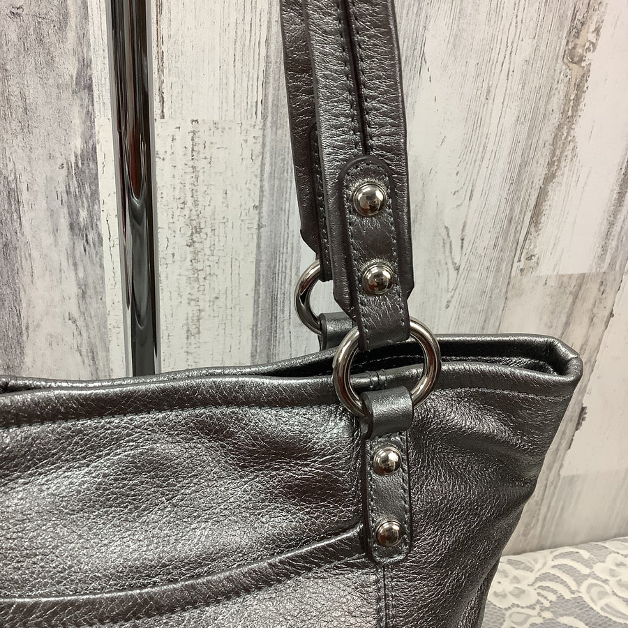 B. Makowsky Size Med Shoulder Bags