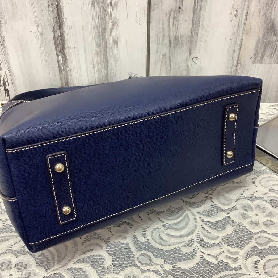 Dooney & Bourke Size Large Handbags