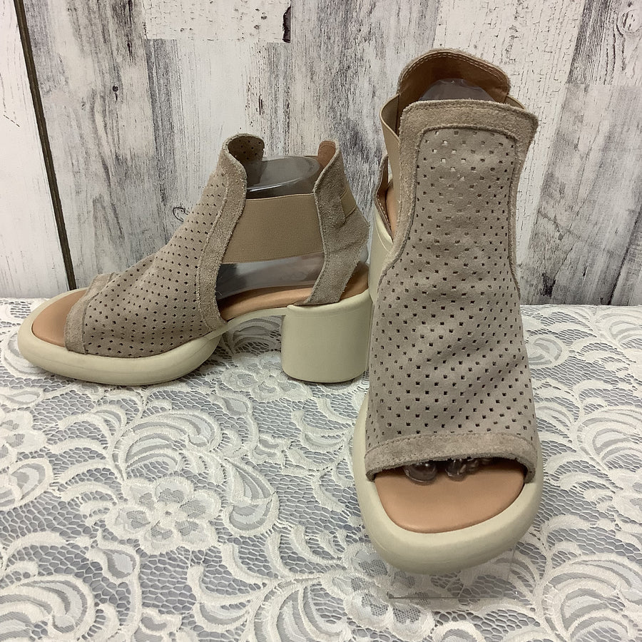Ethem Size 8.5 Heels