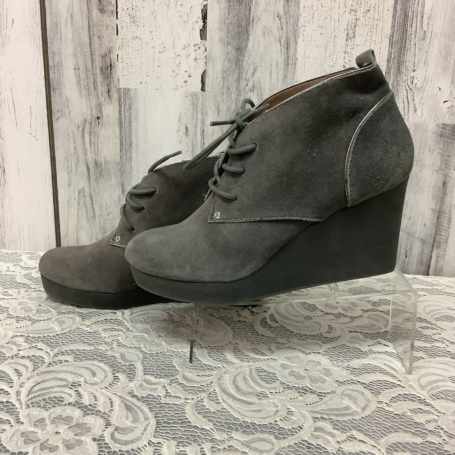 Tommy Bahama Size 8 Boots