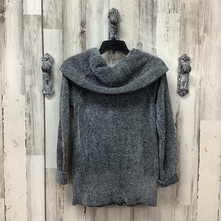 White House Black Market Size Med Pullover