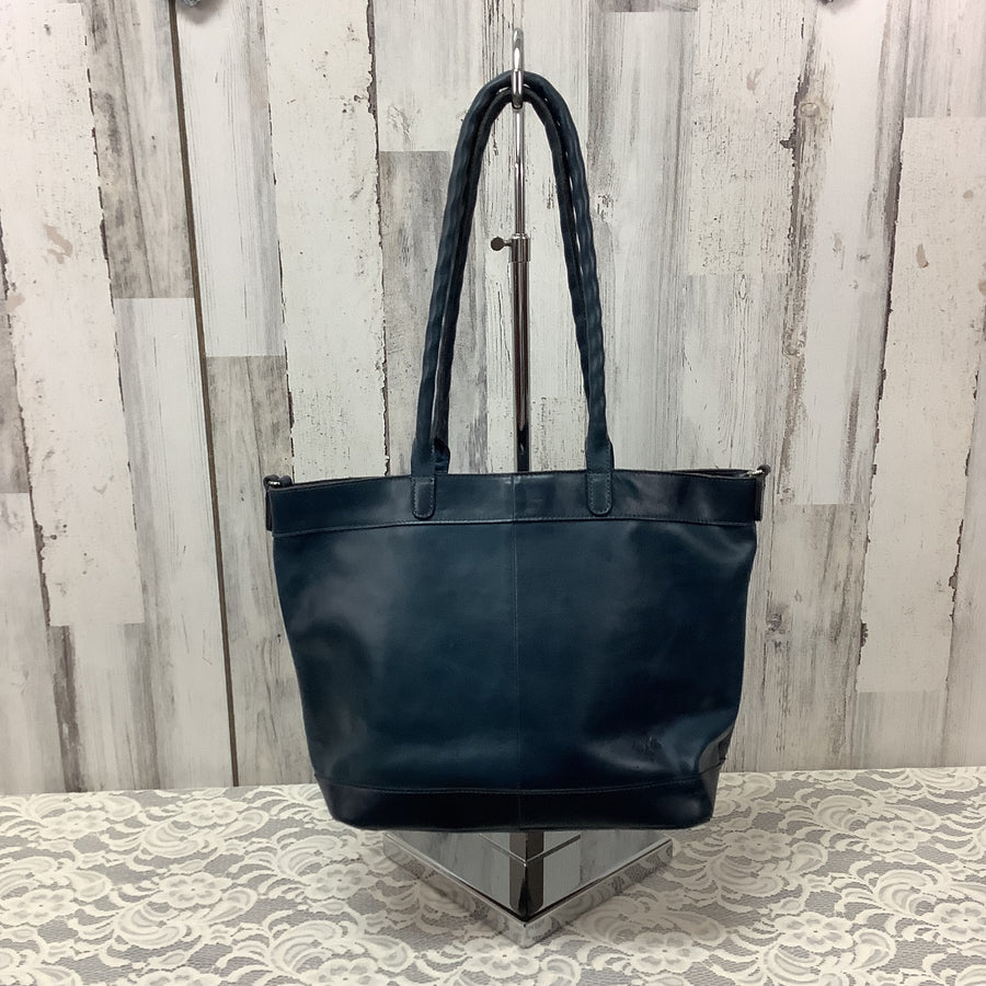 Patricia Nash Size Large Shoulder Bags