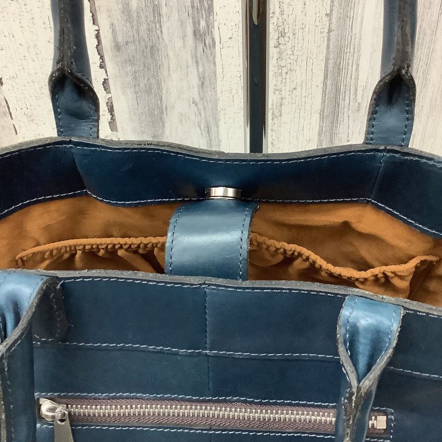 Patricia Nash Size Large Shoulder Bags