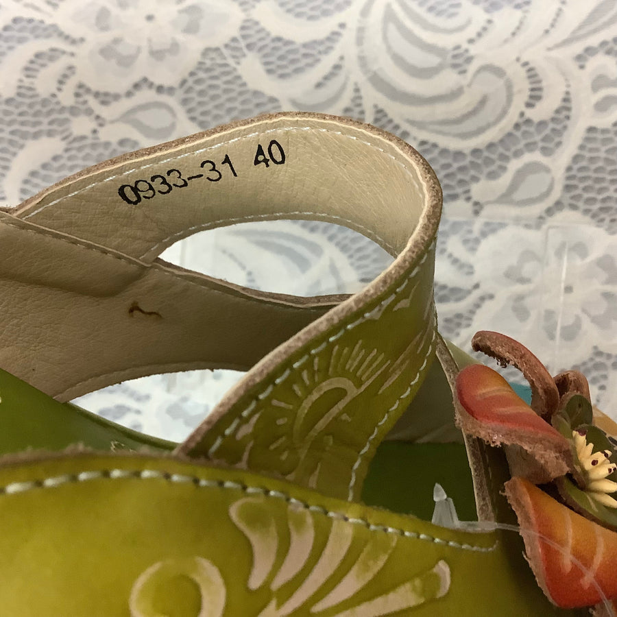 SoCoFy Size 9.5 Sandals