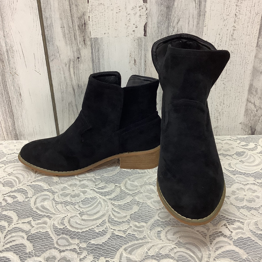 Boutique Size 8 Boots