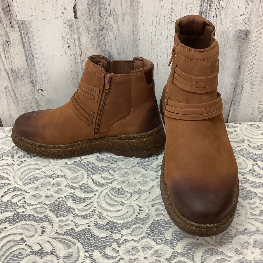 Clarks Size 8.5 W Boots