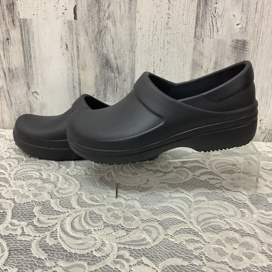 Crocs Size 7 Casual