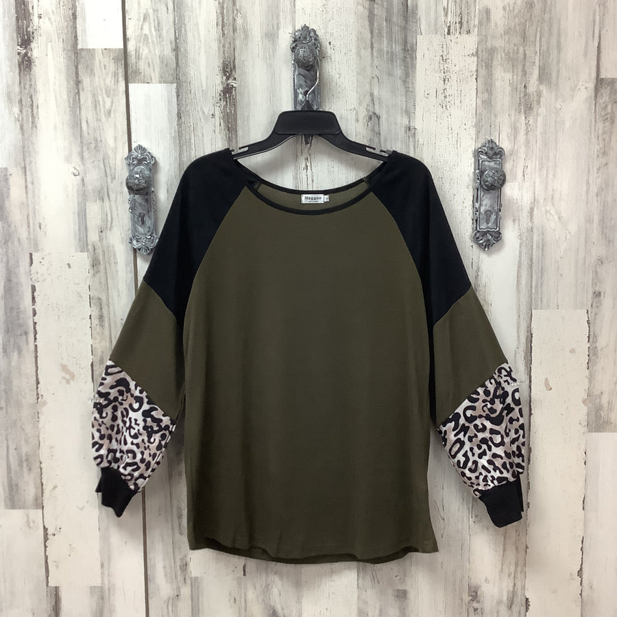Naggoo Size Large Curvy Shirts & Blouses