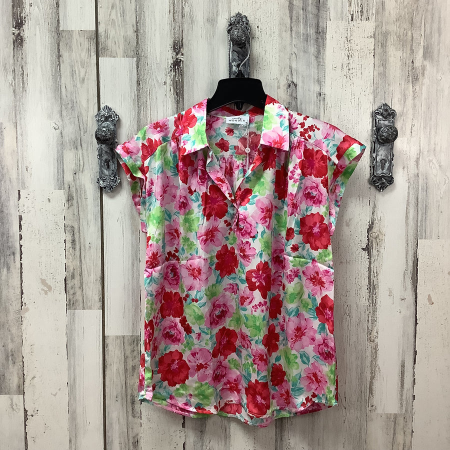 Emily Wonder Size Med Shirts & Blouses