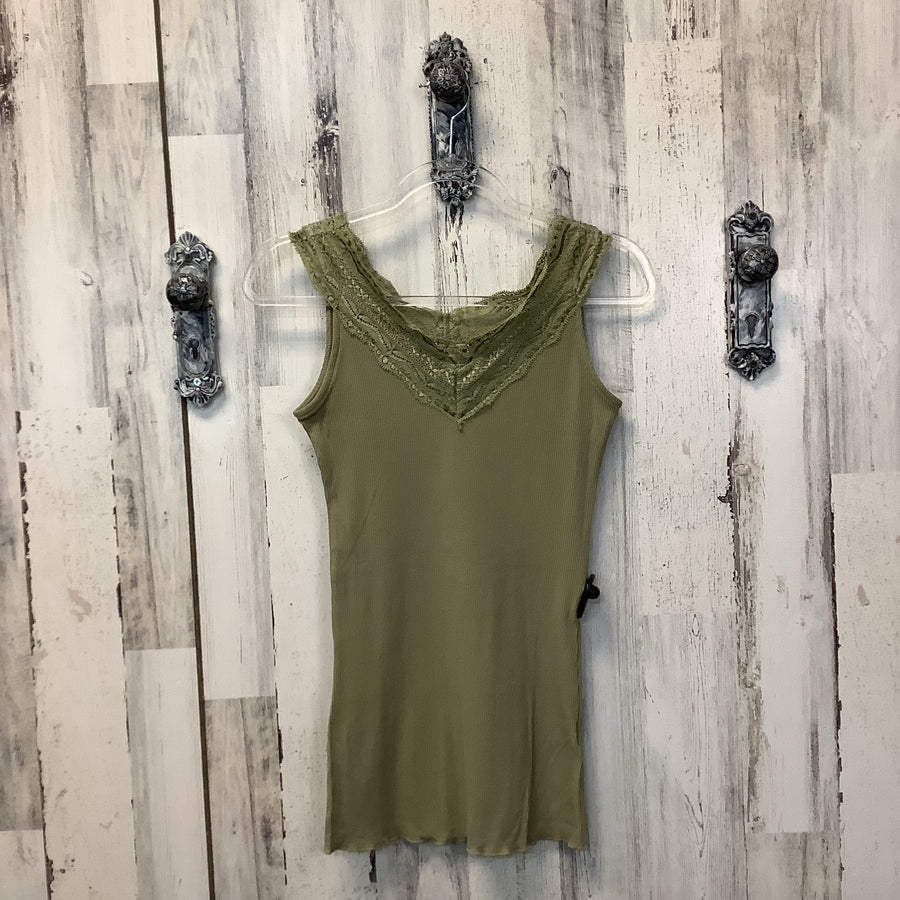 easel Size Small Tanks & Camis