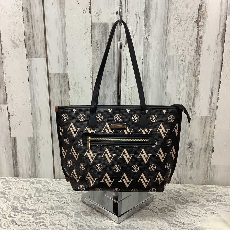 Adrienne Vittadini Size Large Shoulder Bags