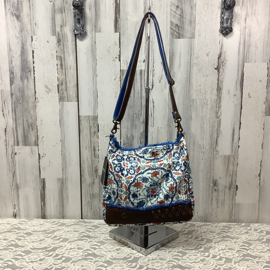 Myra Size Large Shoulder Bags
