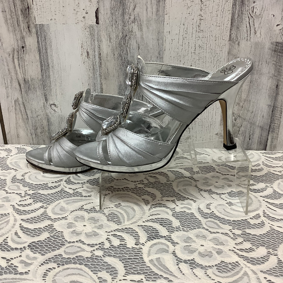 j. renee Size 8.5 W Heels
