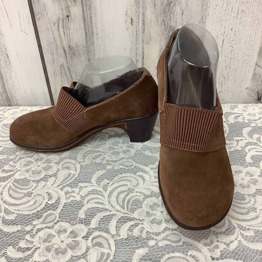White Mountain Size 8 M Casual Heel