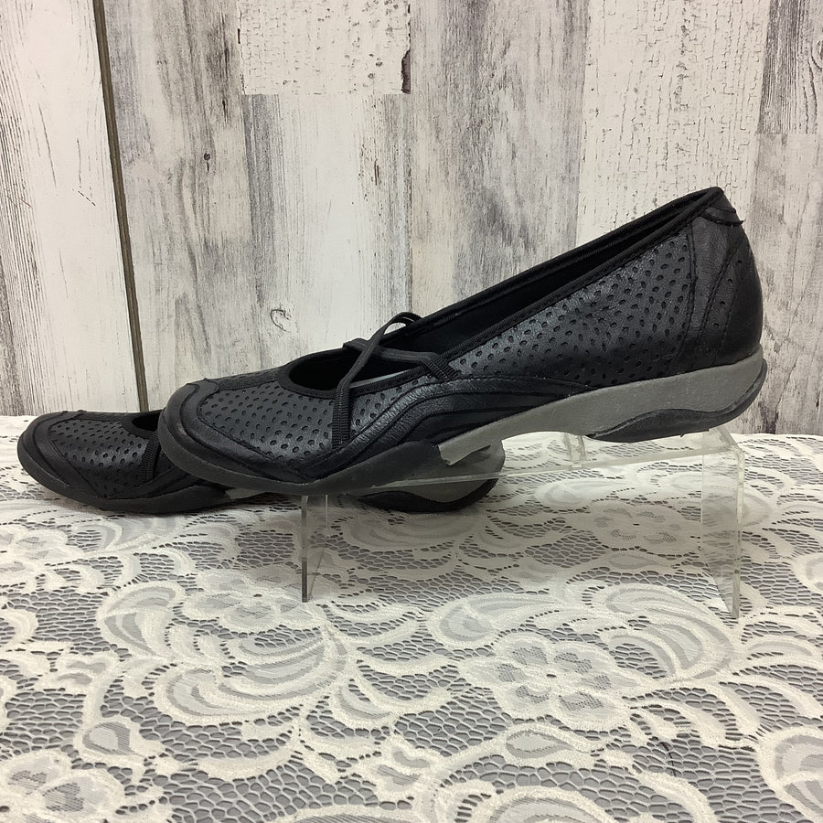 Bare Traps Size 8 Casual