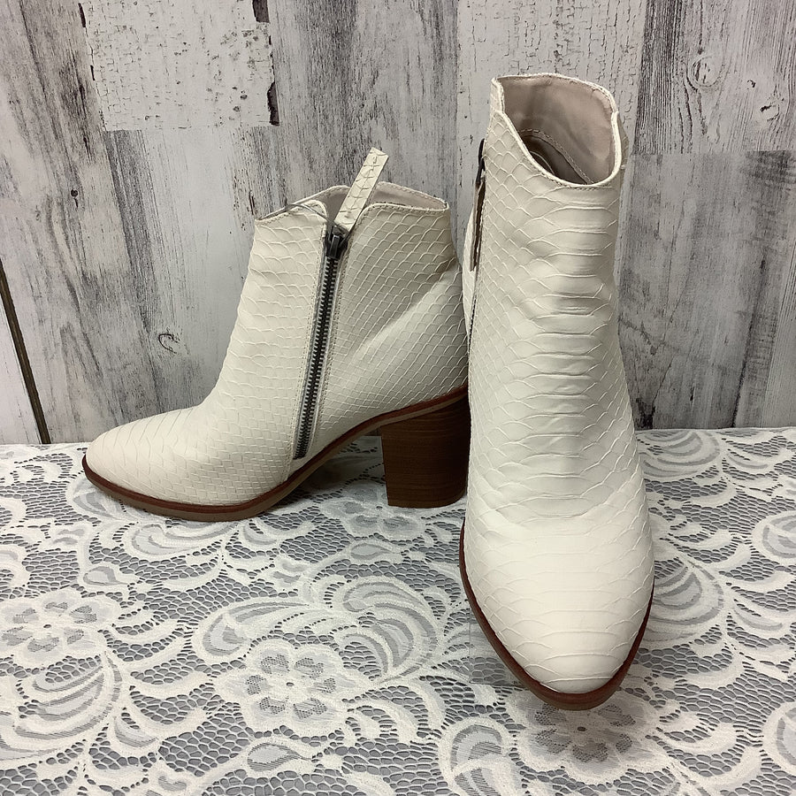MIA Size 8 Boots