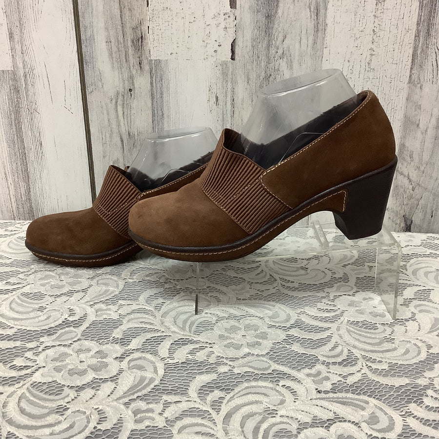 White Mountain Size 8 M Casual Heel