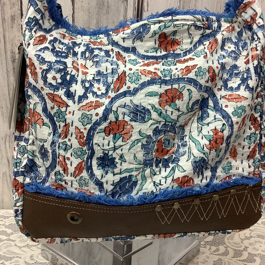 Myra Size Large Shoulder Bags