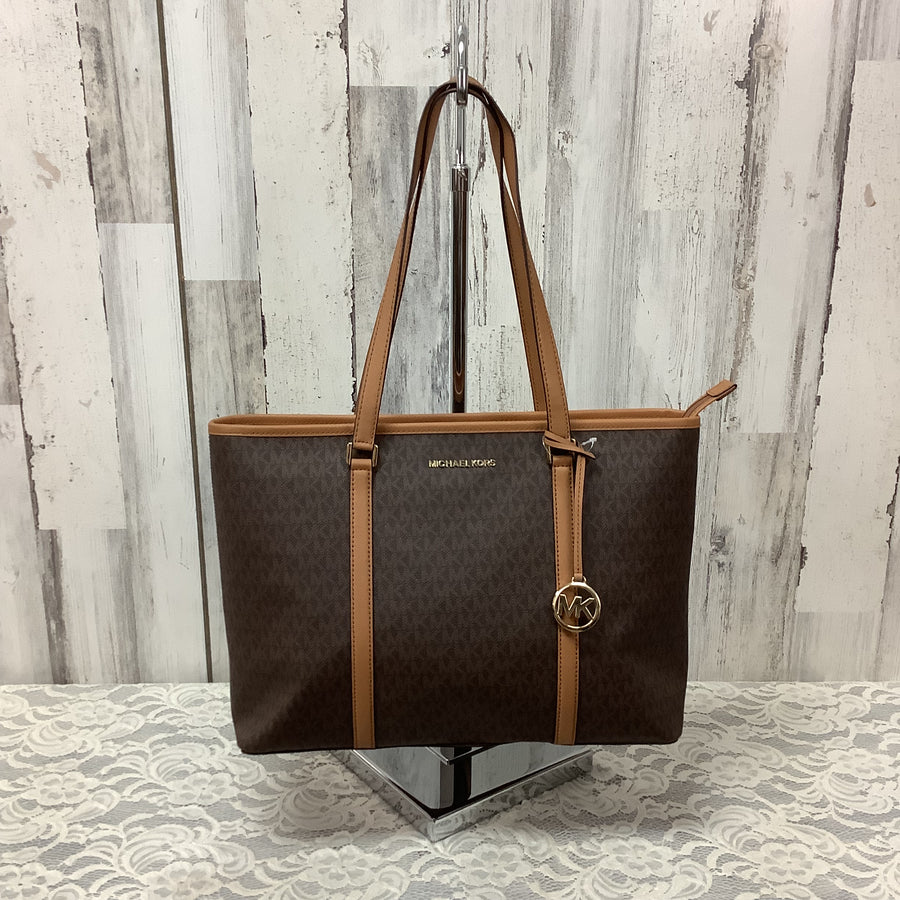 Michael Kors Size Large Shoulder Bags