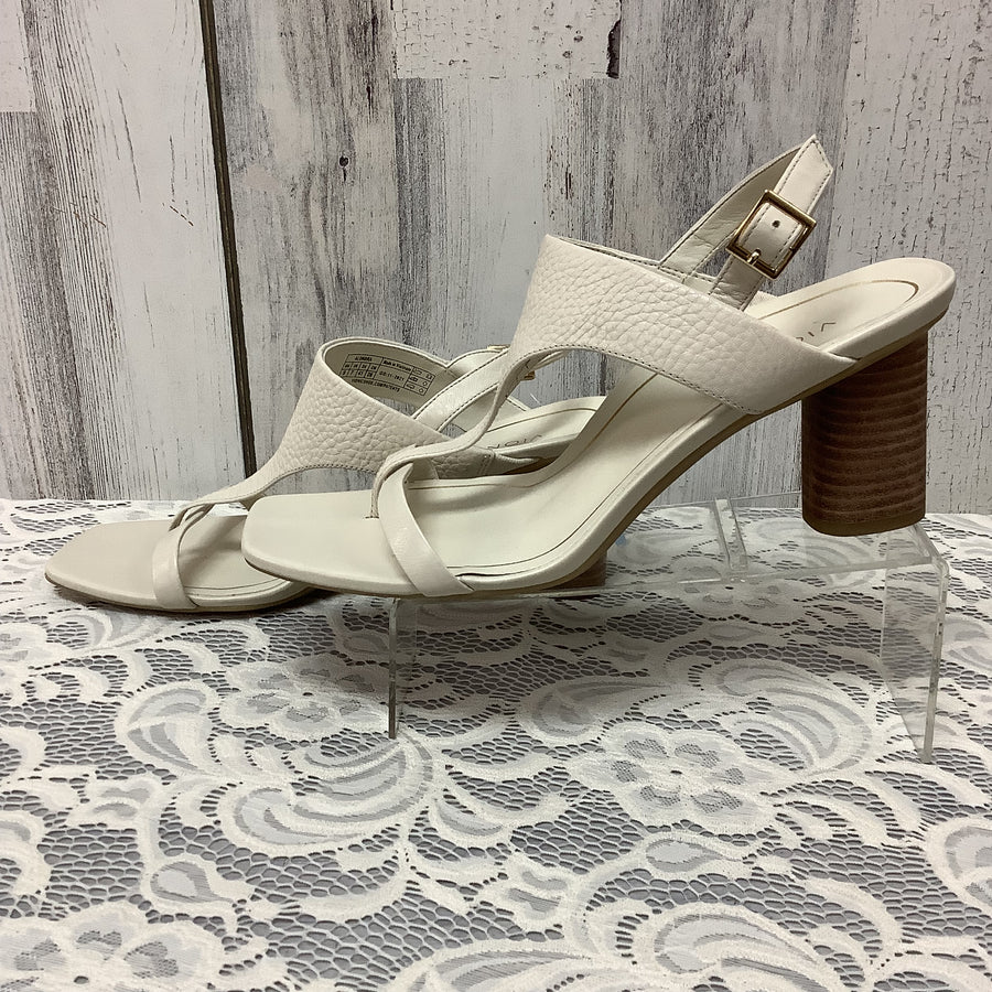 vionic Size 9 Heels